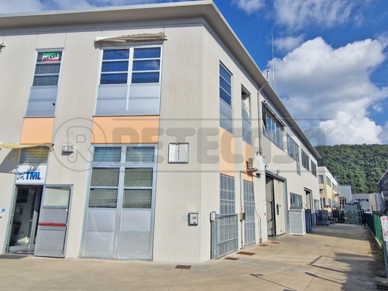 Capannone in Vendita a Trissino, 110'000€, 216 m²