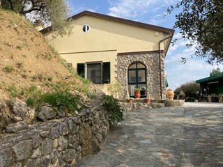 Casa Indipendente in Vendita a Castelnuovo Magra, 390'000&euro;, 114 m²