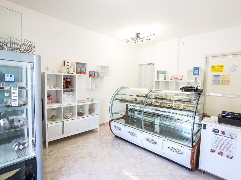 Negozio in Affitto a Napoli, 750€, 23 m²
