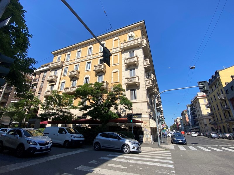 Attività commerciale in Vendita a Milano, 400'000€, 280 m², arredato