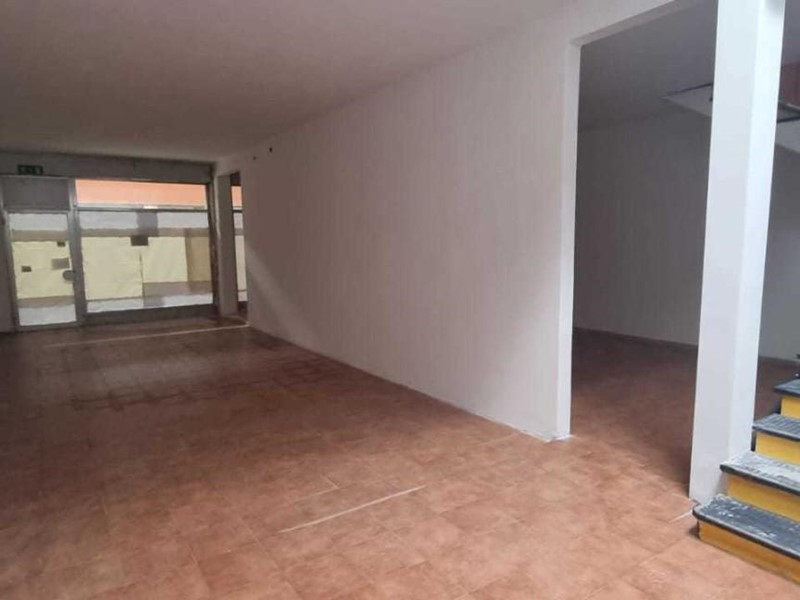 Immobile commerciale in Vendita a Carrara, 290'000€, 260 m²