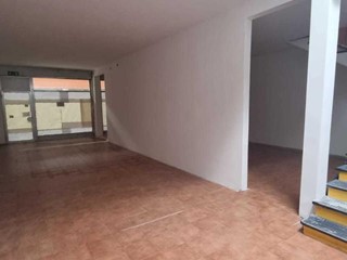 Immobile commerciale in Vendita a Carrara, 290'000€, 260 m²