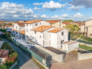 Villa bifamiliare in Vendita a Bientina, 385'000€, 135 m²