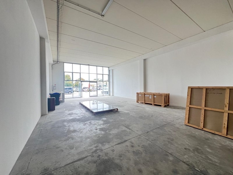 Capannone in Affitto a Pontedera, zona Il Chiesino, 1'400€, 170 m²