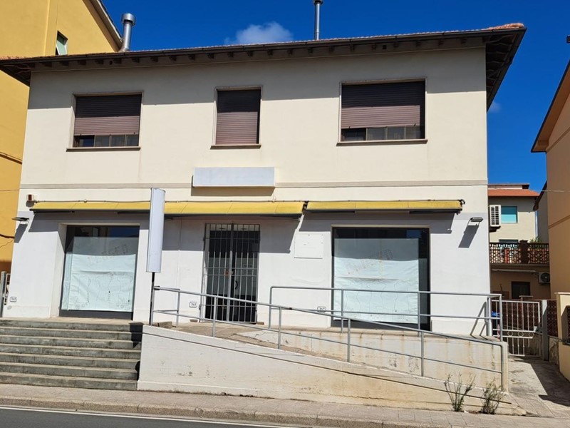 Immobile commerciale in Vendita a Rosignano Marittimo, zona Rosignano Solvay, 79'000€, 80 m²