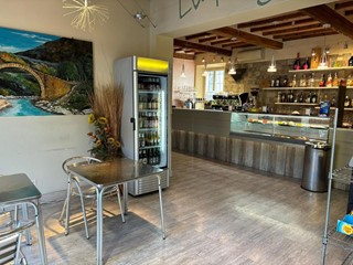 Attività commerciale in Vendita a Sovicille, zona Rosia, 150'000€, 150 m²