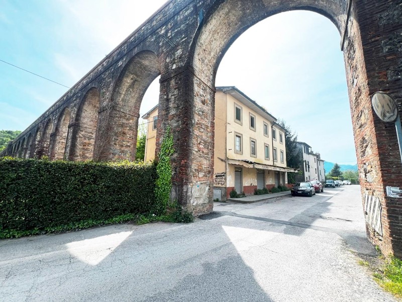 Appartamento in Vendita a Capannori, zona Guamo, 200'000€, 220 m²