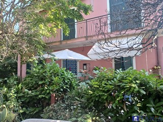 Casa Indipendente in Vendita a Carrara, 600'000€, 200 m²