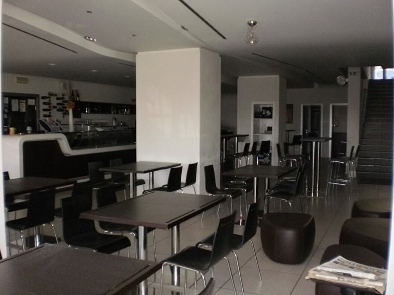 Attività commerciale in Affitto a Ragusa, 1'500€, 260 m², arredato