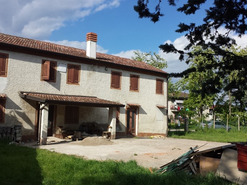 Casa Indipendente in Vendita a Albaredo d'Adige, 92'000€, 246 m²