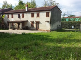 Casa Indipendente in Vendita a Albaredo d'Adige, 92'000€, 246 m²