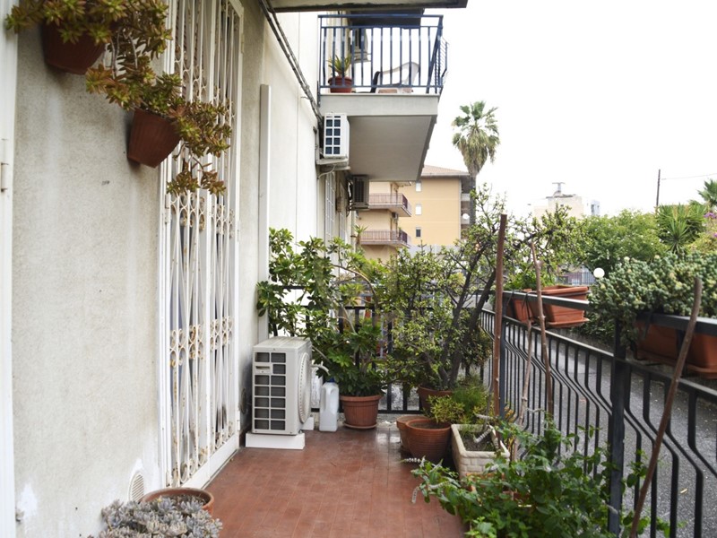 Trilocale in Vendita a Acireale, zona Semicentro, 84'000€, 85 m², con Box