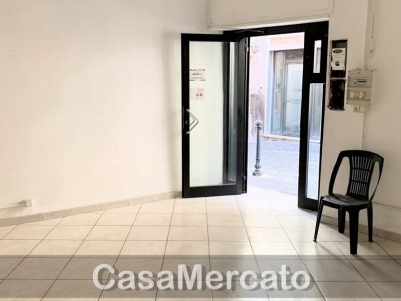 Immobile commerciale in Affitto a Marino, 300€, 