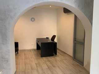 Immobile commerciale in Vendita a Marino, zona Marino Alta, 27'000€, 40 m²