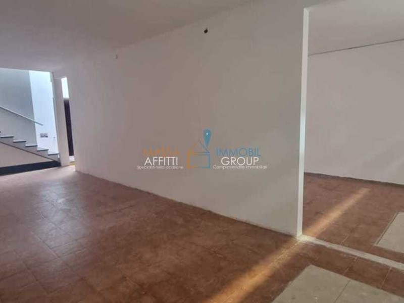 Immobile commerciale in Affitto a Carrara, 2'500€, 278 m²
