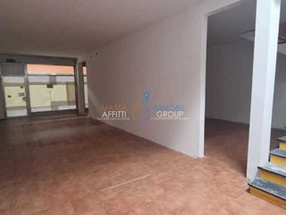 Immobile commerciale in Affitto a Carrara, 2'500€, 278 m²