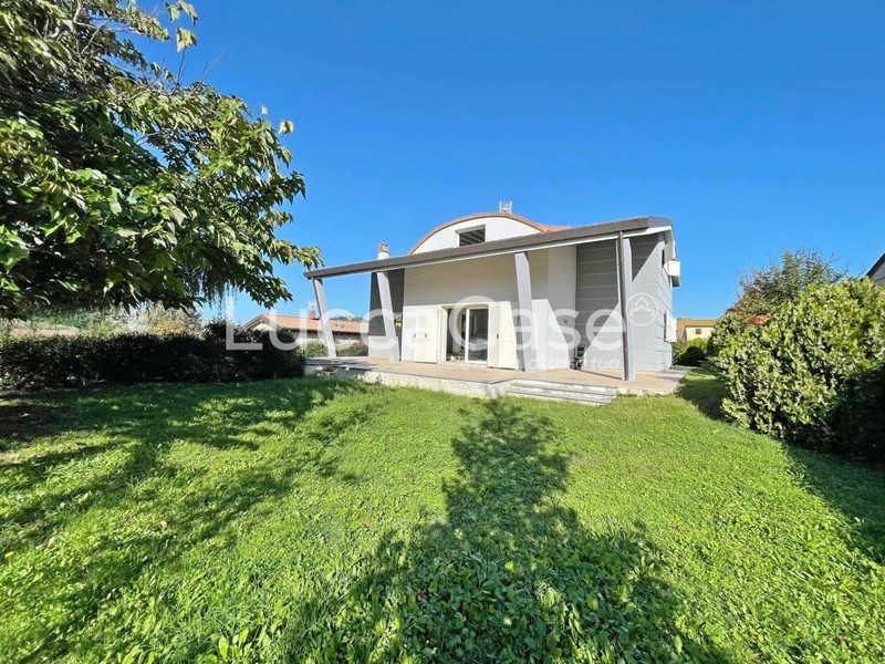 Casa Indipendente in Vendita a Capannori, zona Guamo, 595'000€, 300 m²