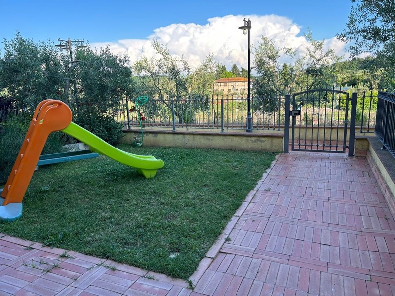 Villetta a schiera in Vendita a Crespina Lorenzana, zona Le Lame, 289'000€, 240 m², con Box