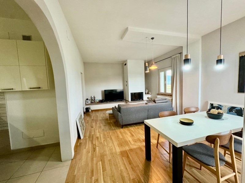 Casa Indipendente in Vendita a Pontedera, 550'000€, 240 m², con Box