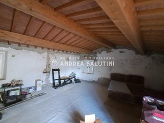 Casa Indipendente in Vendita a Buti, zona La Croce, 129'000€, 190 m², con Box