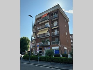 Trilocale in Vendita a Rozzano, 220'000€, 115 m²