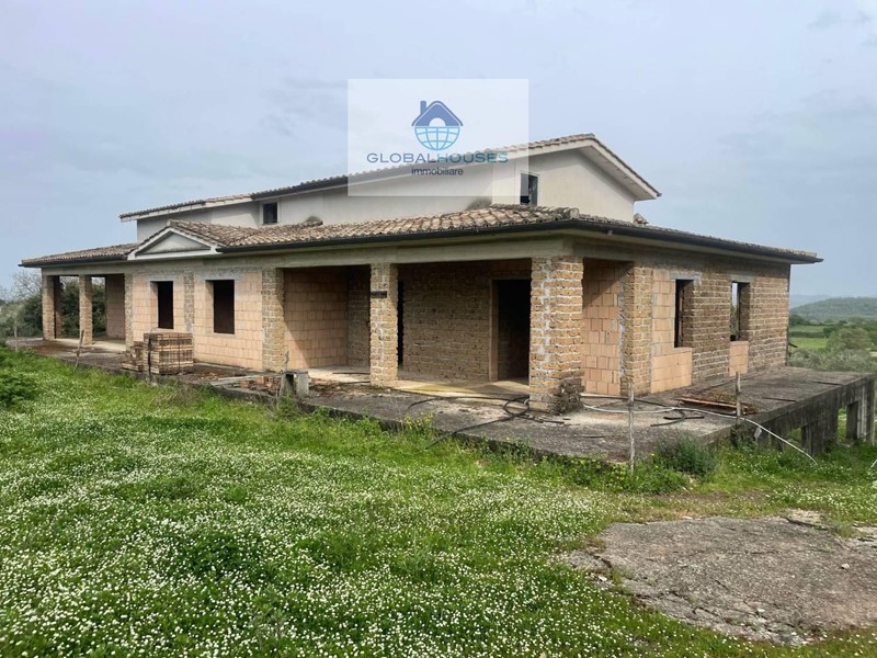 Casale in Vendita a Monterosi, 410'000€, 600 m²