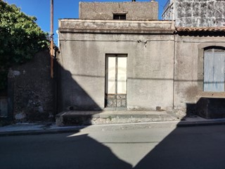 Casa Indipendente in Vendita a Belpasso, zona Centro, 40'000€, 55 m²
