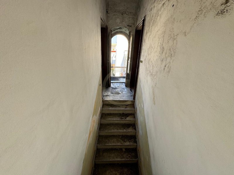 Attività commerciale in Vendita a Giarre, zona Centro, 69'000€, 110 m²