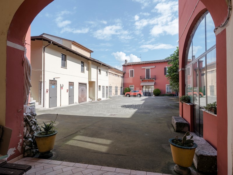 Casa Indipendente in Vendita a Rezzato, 420'000€, 779 m²