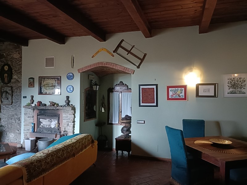 Casa Indipendente in Vendita a Genova, zona Rivarolo, 490'000€, 380 m²