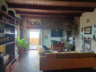 Casa Indipendente in Vendita a Genova, zona Rivarolo, 490'000€, 380 m²