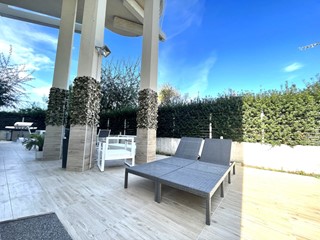 Appartamento in Vendita a Rimini, zona San Giuliano A Mare, 495'000€, 144 m², con Box