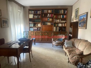 Appartamento in Vendita a Livorno, zona roma, 310'000€, 190 m², con Box