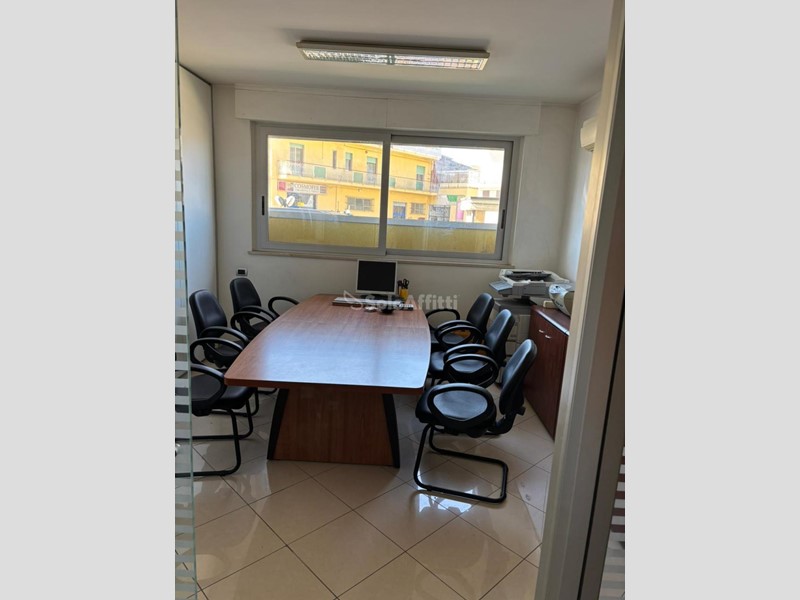 Ufficio in Affitto a Pescara, zona Tribunale Nuovo, 550€, 78 m², arredato