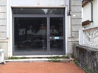 Immobile commerciale in Vendita a Carrara, zona Fossola, 69'000€, 70 m²