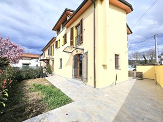 Casa Semi Indipendente in Vendita a Pescia, 230'000€, 150 m²