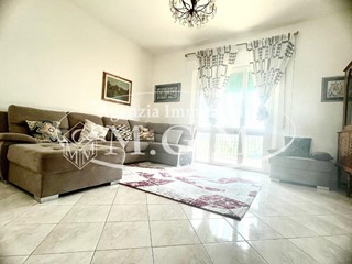 Quadrilocale in Vendita a Pontedera, 100'000€, 75 m², arredato