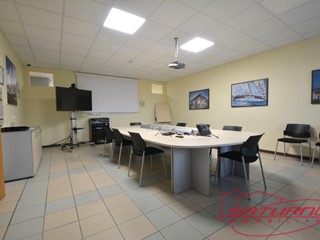 Ufficio in Affitto a Lucca, zona Sant'Anna, 4'500€, 400 m²