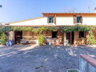 Villa in Vendita a San Miniato, zona Calenzano, 320'000€, 140 m², arredato