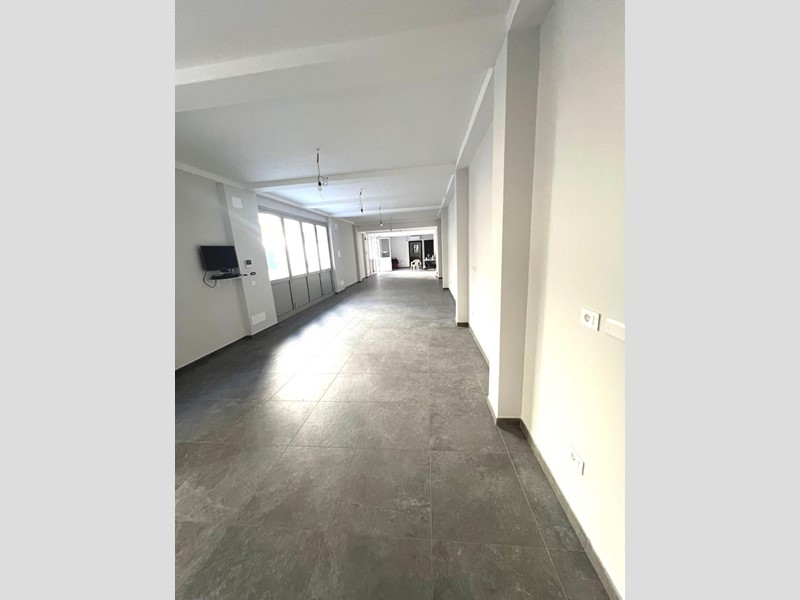 Immobile commerciale in Affitto a Firenze, zona Coverciano, 3'500€, 130 m²