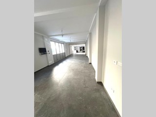 Immobile commerciale in Affitto a Firenze, zona Coverciano, 3'500€, 130 m²