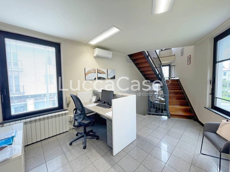 Ufficio in Affitto a Lucca, zona Sant'Anna, 1'600€, 120 m²