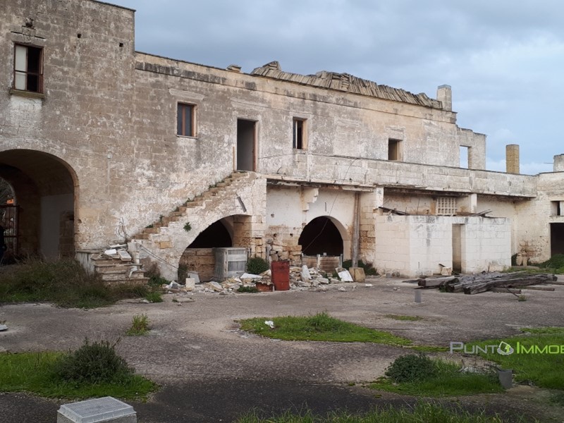Casale in Vendita a Brindisi, 600 m²