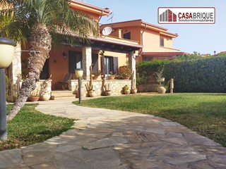 Villa in Vendita a Altavilla Milicia, 280'000€, 200 m²
