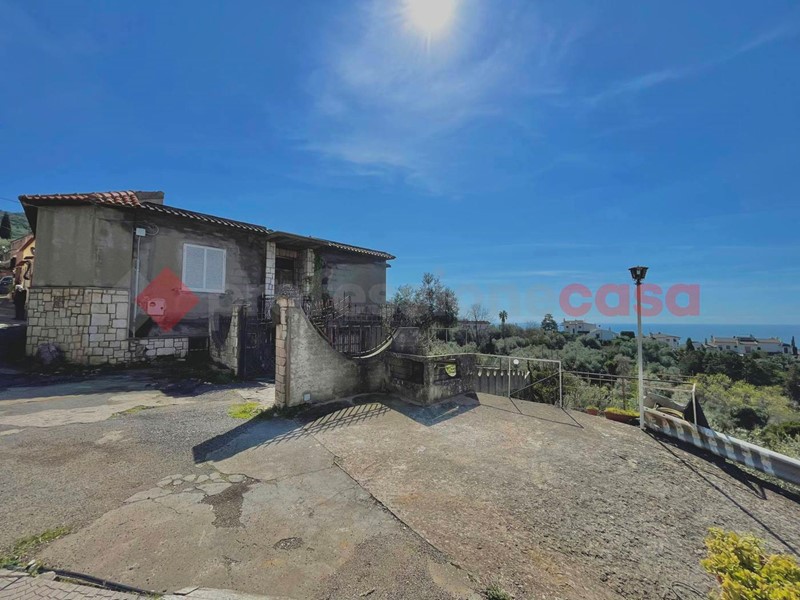 Villa in Vendita a Terracina, 360'000€, 200 m²