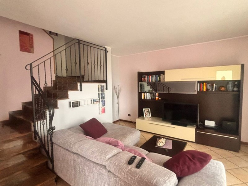 Villa bifamiliare in Vendita a Verrua Po, 220'000€, 200 m²