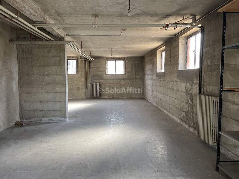 Magazzino in Affitto a Pavia, zona Vigentina, 500€, 90 m²