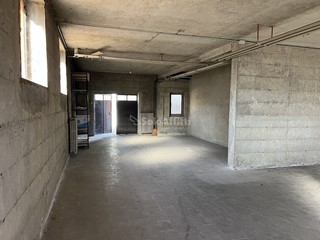 Magazzino in Affitto a Pavia, zona Vigentina, 500€, 90 m²