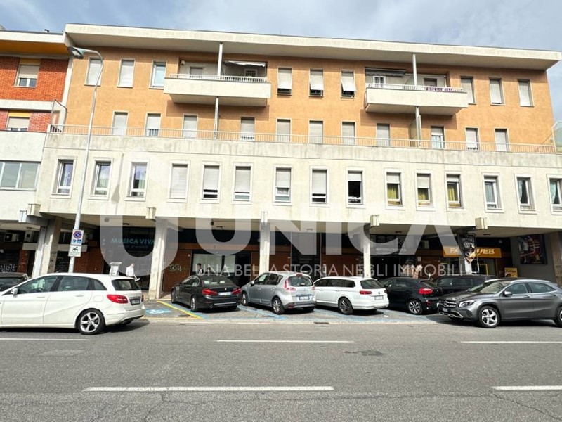 Immobile commerciale in Vendita a Brescia, 220'000€, 190 m²