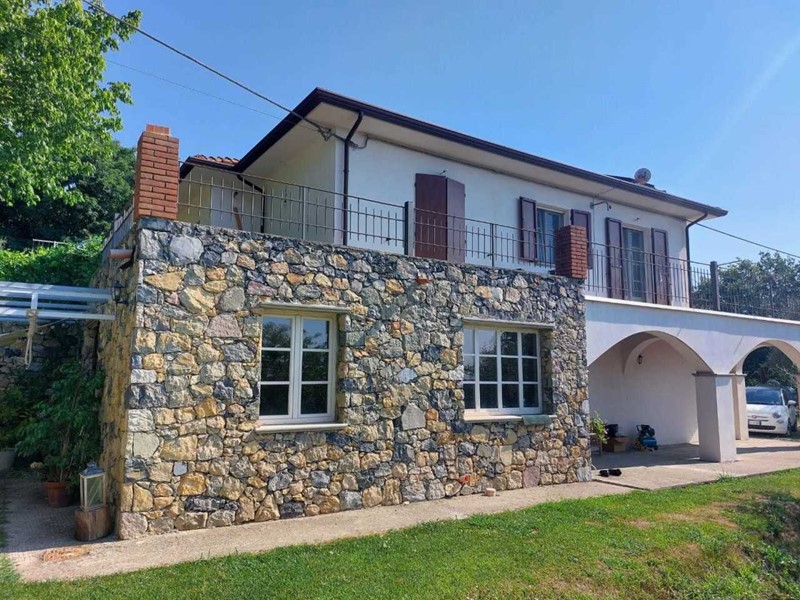 Casa Indipendente in Vendita a Sarzana, 700'000€, 200 m²